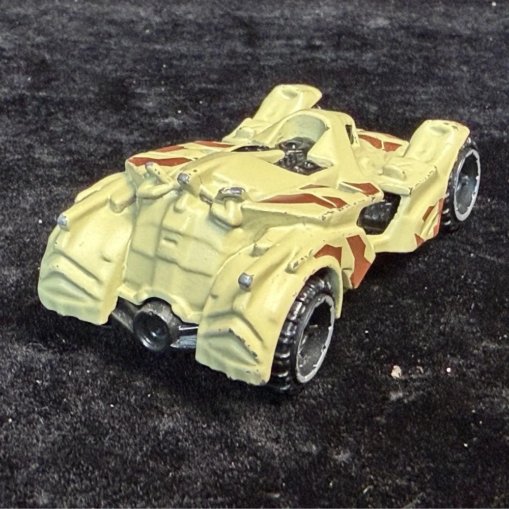 Hot Wheels-Drone Duty Rescue & Batman Arkham Knight Batmobile Camo Diecast Lot